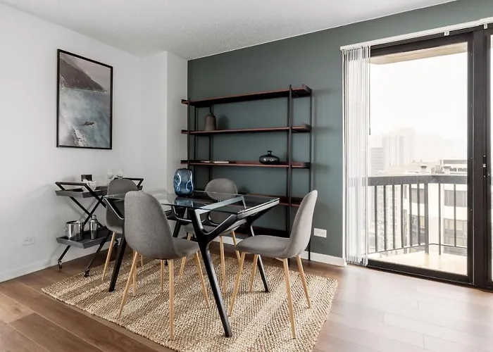 Gold Coast 2br W Gym Pool Nr Oak St Chi-207 *