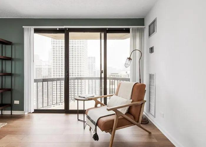 Gold Coast 2br W Gym Pool Nr Oak St Chi-207 *