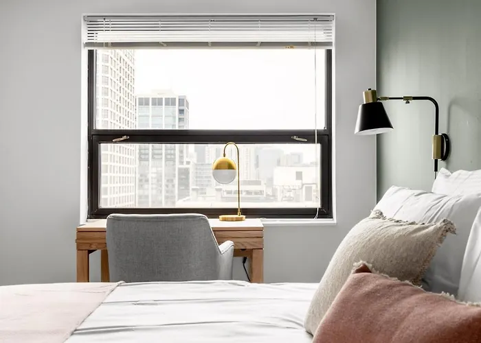 Gold Coast 2br W Gym Pool Nr Oak St Chi-207 Апартаменты