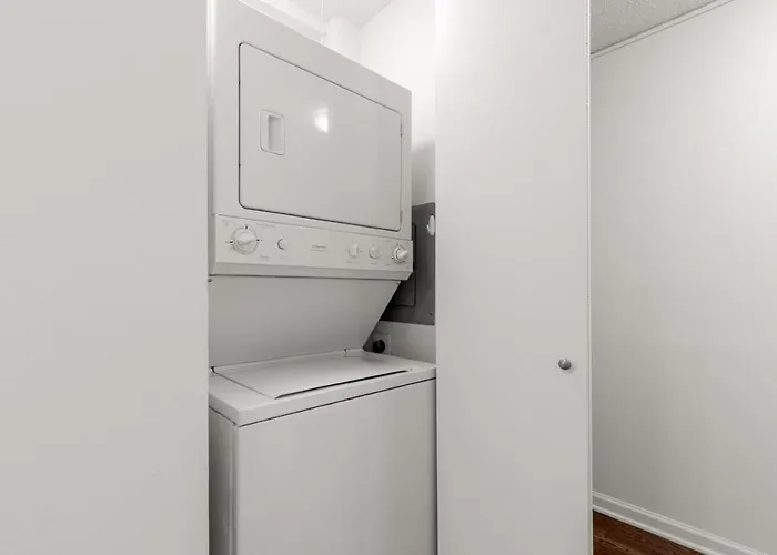 Gold Coast 2br W Gym Pool Nr Oak St Chi-207 Апартаменты *