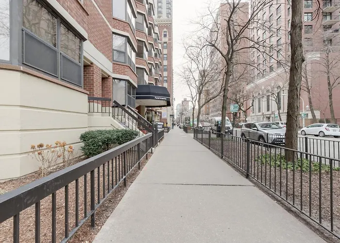 Gold Coast 2br W Gym Pool Nr Oak St Chi-207 Апартаменты